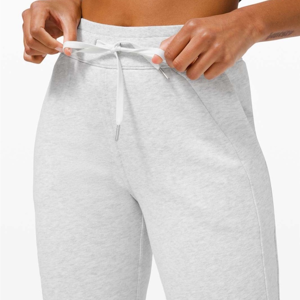 Lululemon scuba high rise joggers - Picture 2 of 4